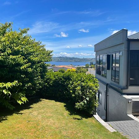 Lake Taupo Holiday Home Екстер'єр фото