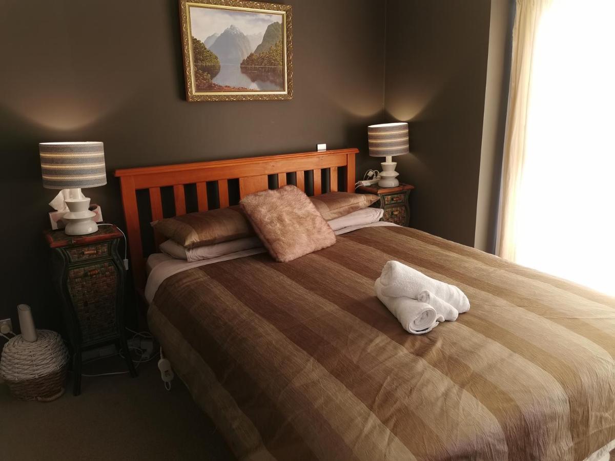 Lake Taupo Holiday Home Екстер'єр фото