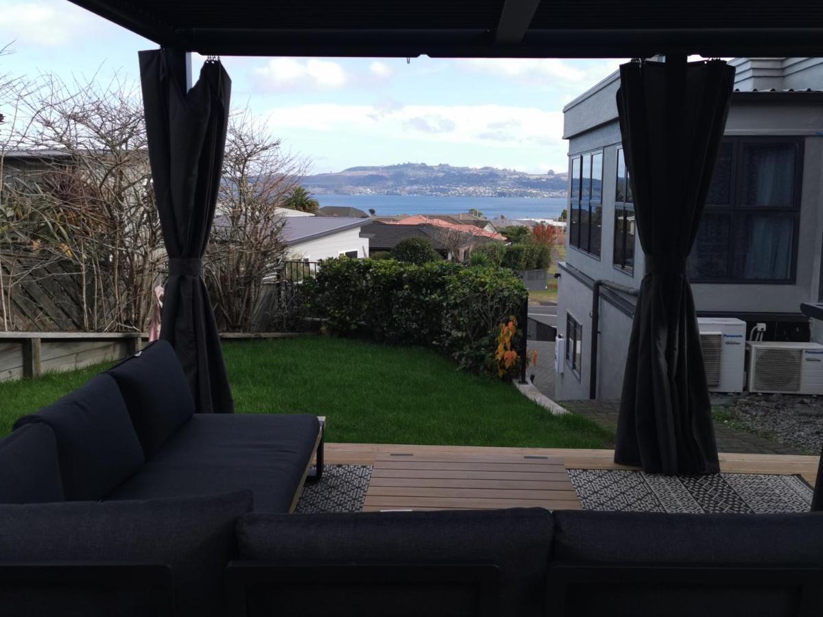 Lake Taupo Holiday Home Екстер'єр фото