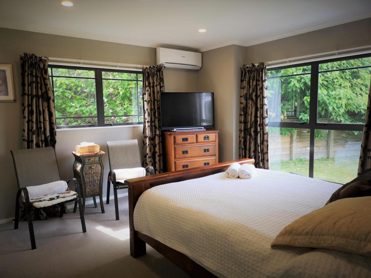 Lake Taupo Holiday Home Екстер'єр фото